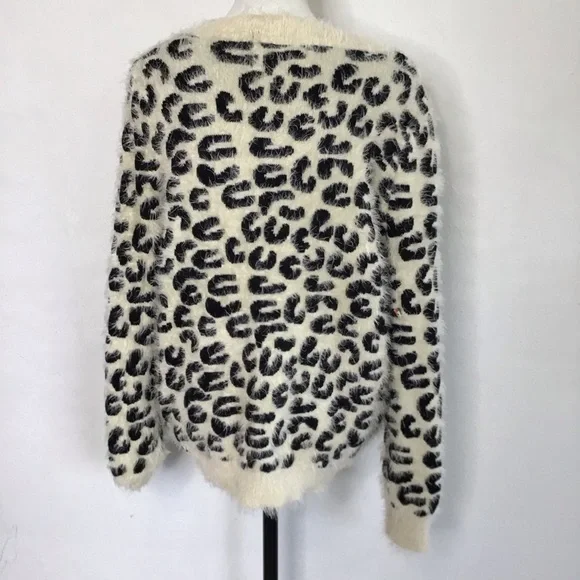 POL Women Elegant Fuzzy Black and Cream Leopard Button Up Cozy Soft Sweater M - Picture 6 of 10